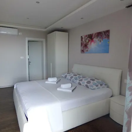 Martina - Bellevue Šmrika